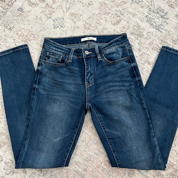 KanCan skinny jeans size 27, 28”inseam, 9.5”rise - Picture 2 of 4